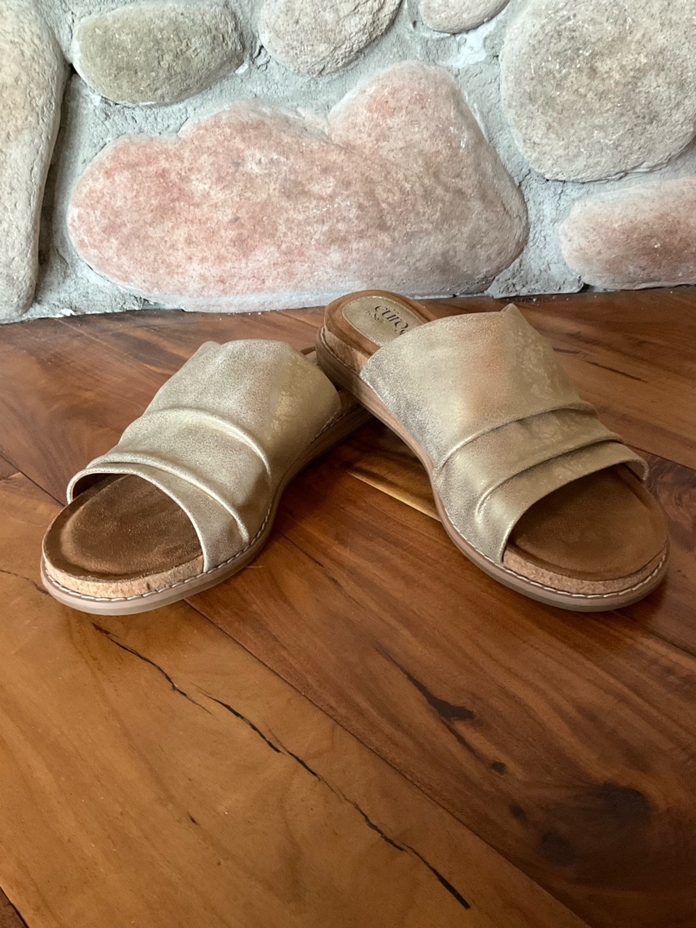 ✔️ Eurosoft Elesha Gold Metallic Slide Sandals Cushion Cork Wedge Size 7